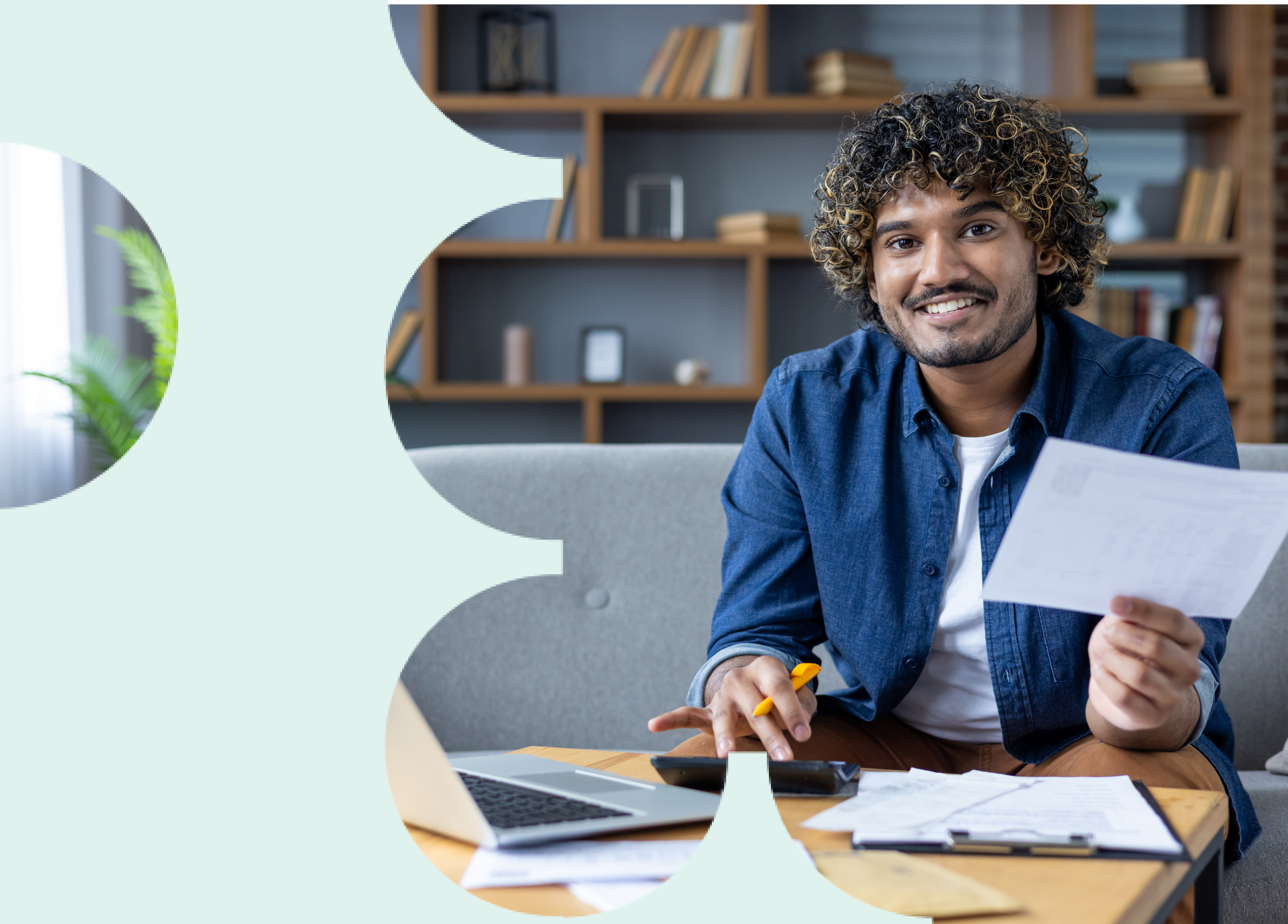 Homem fazendo contas com uma calculadora