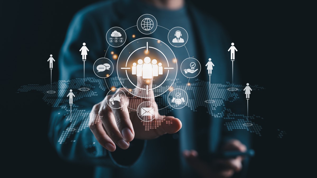 Mão indicando ícone de público-alvo